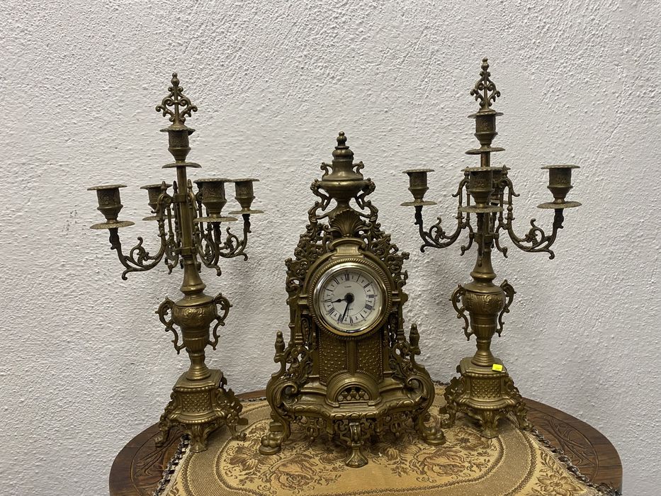 Френски каминен часовник от масивен месинг със свещници