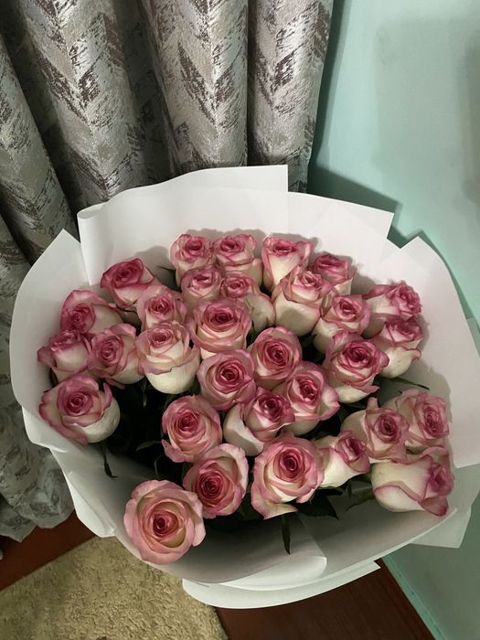 Метровый ақ роза сатылады