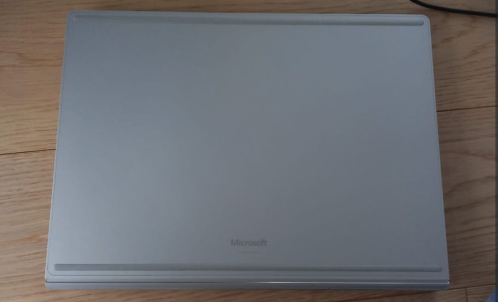 Ноутбук Microsoft