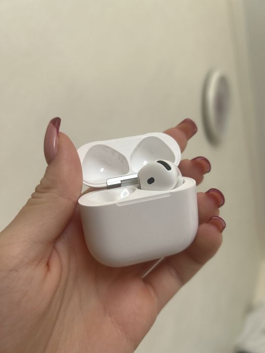 Airpods 4, правый наушник и кейс