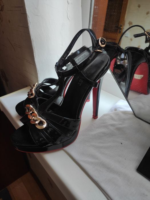 Туфли на высоком каблуке