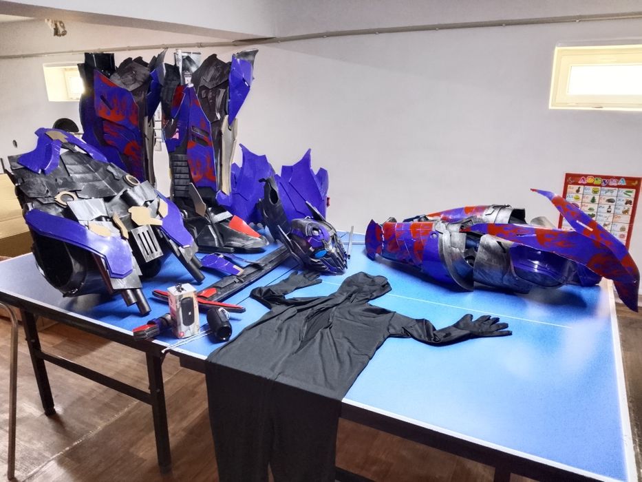 Продам костюм робота трансформер