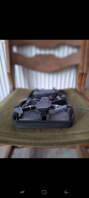 Vând dronă cu cameră