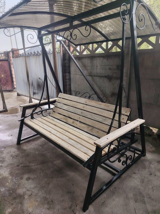 Продам садовую качелю.