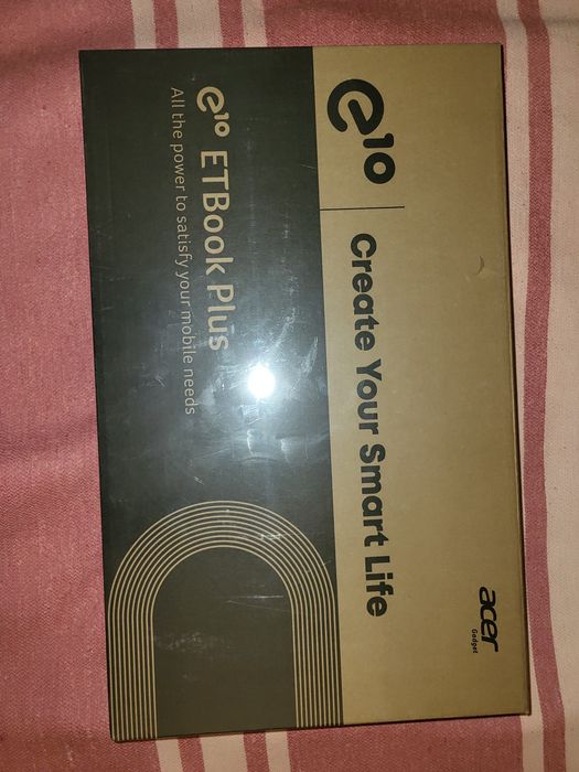 Новый, упакованный ноутбук