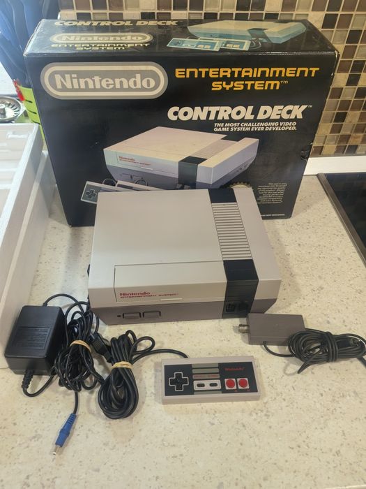 Vând Nintendo nes original în cutie