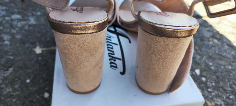 Дамски елег. сандали – пудра + розово злато|Еко велур|Нисък широк ток