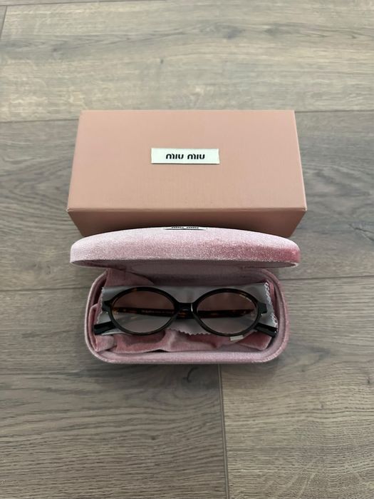 Нови Miu Miu Regard tortoiseshell-effect sunglasses