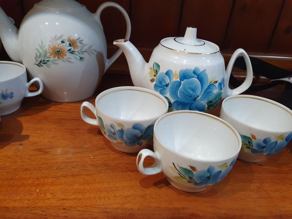 Чайники и чашки чайные