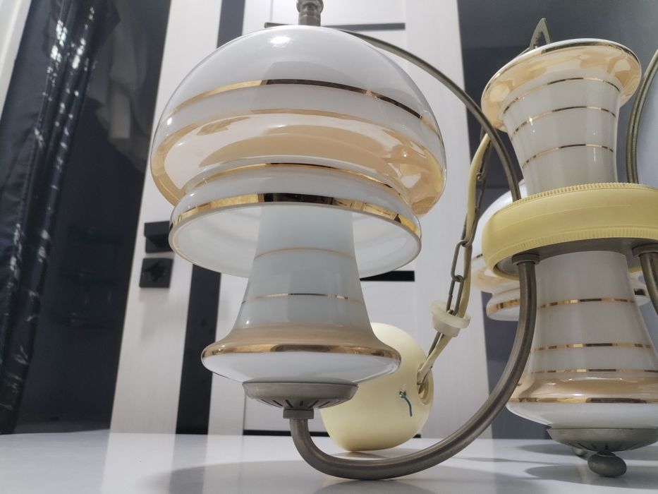 Люстра в хорошем состоянии