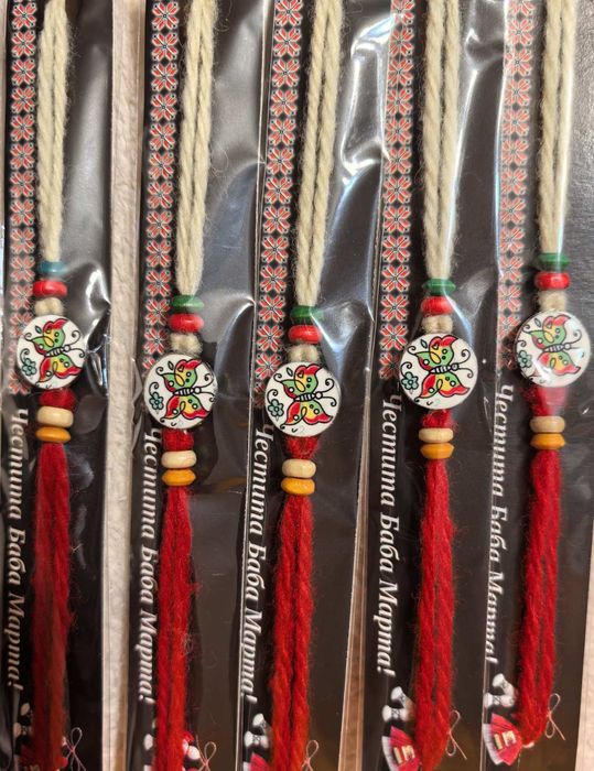 Продавам мартеници