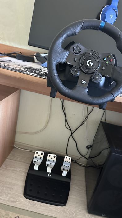 Игровой руль Logitech G923