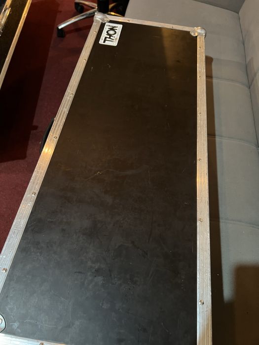 Vand Yamaha Modx6 cu case Thon