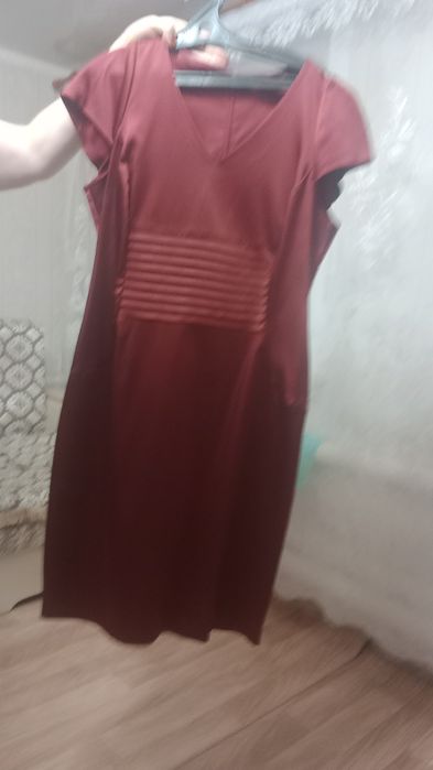 Продам красивое атласное платье. Качество отличное