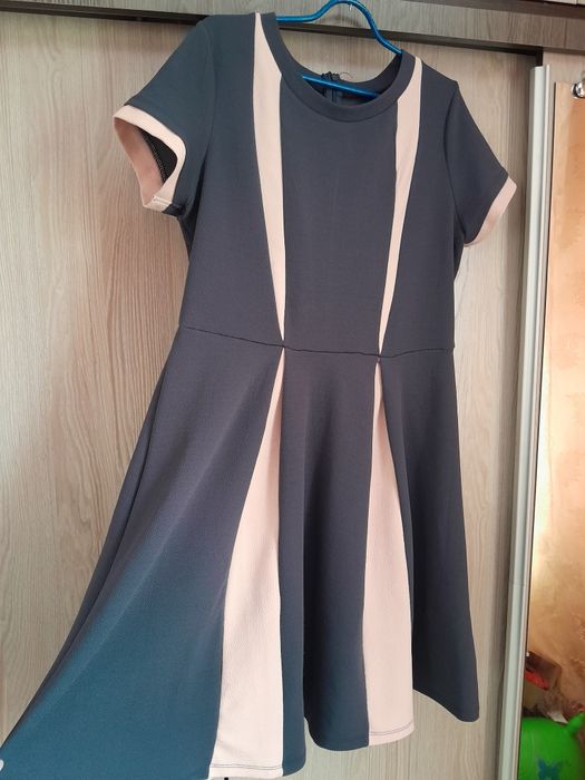 Продам женские платья