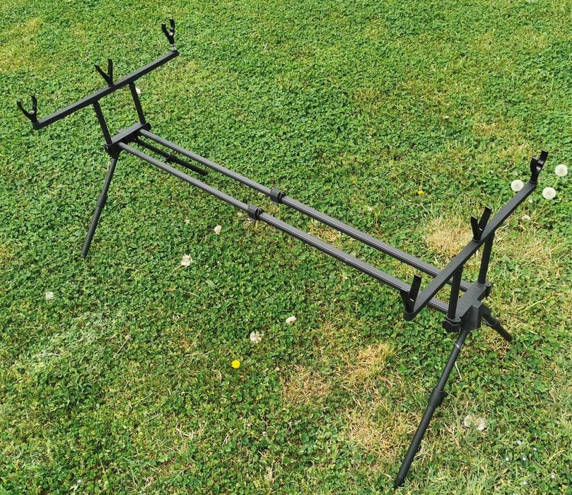 Масивна шаранджийска стойка за три въдици Osako05524