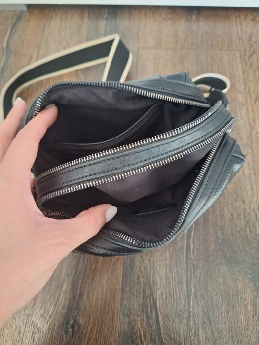 Кожена малка чанта