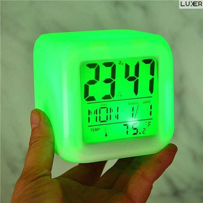 Светещ LED будилник/часовник