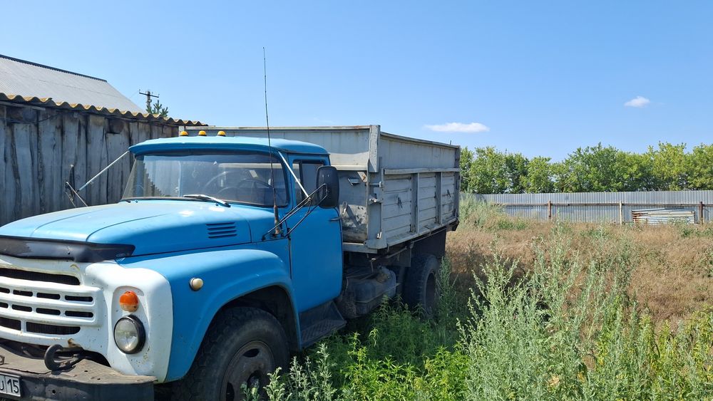 Продам сельхозник зил 130.
