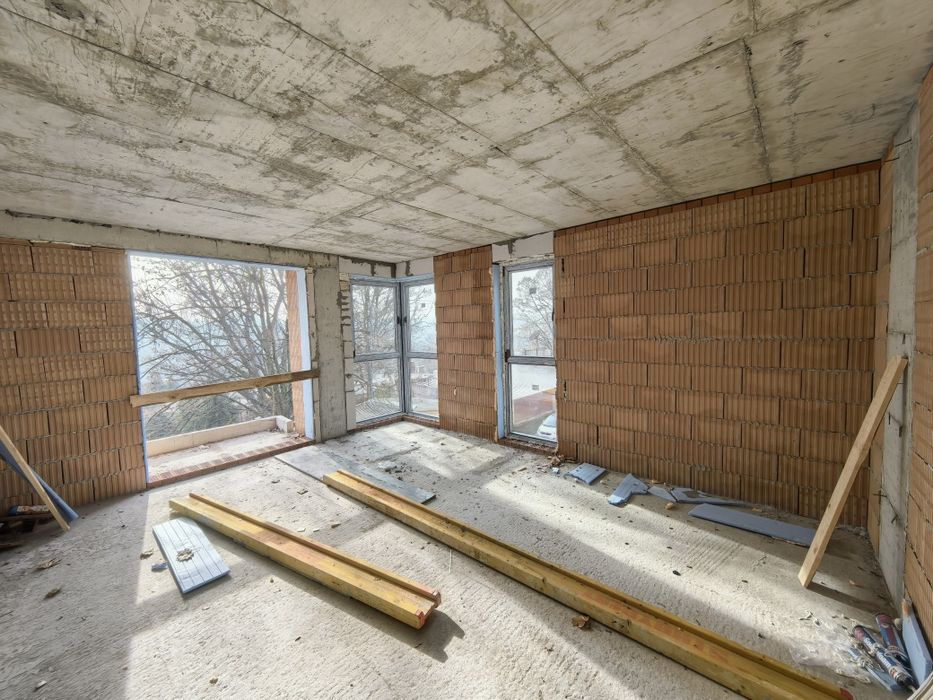 Тристаен тухлен апартамент