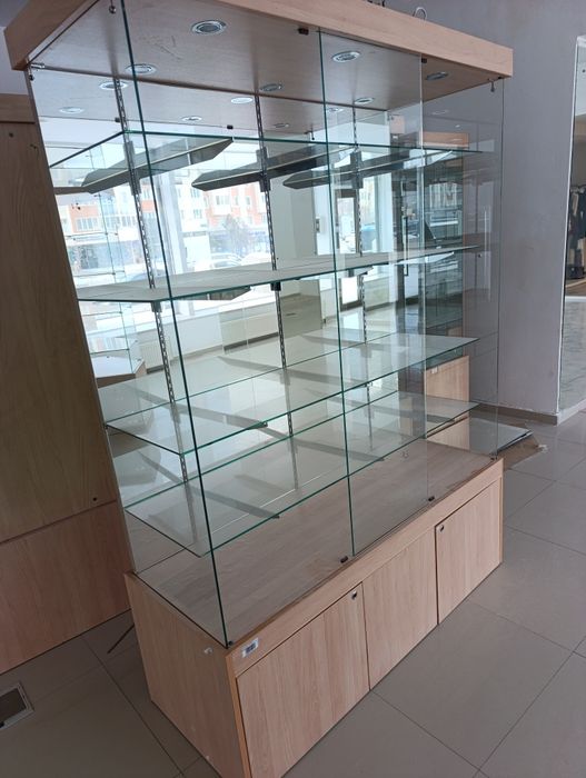 Продаются торговые витрины недорого