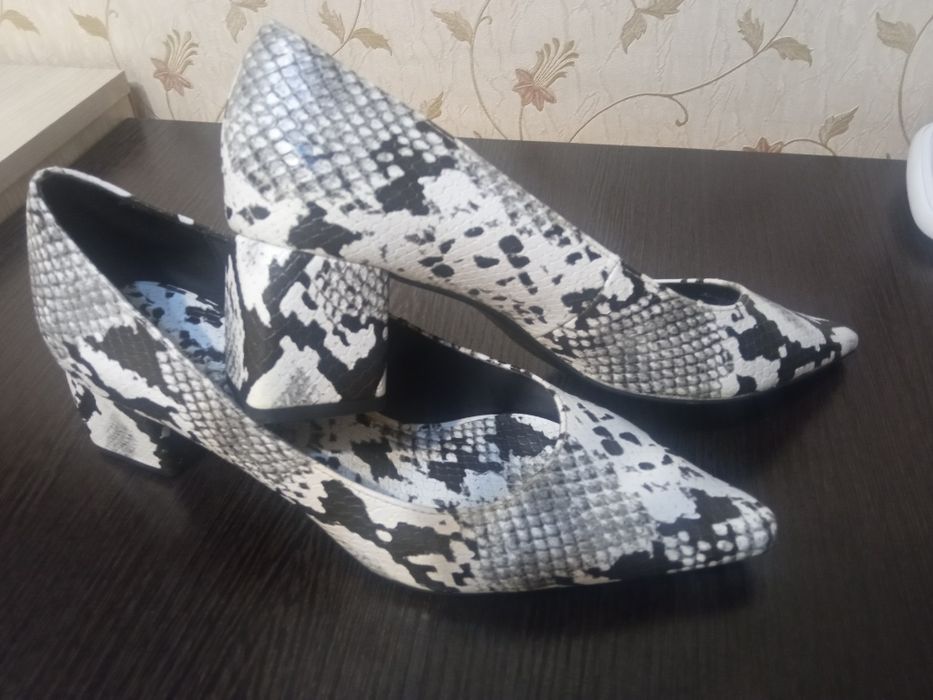 Zara 37,5-38 размер новые 180.000