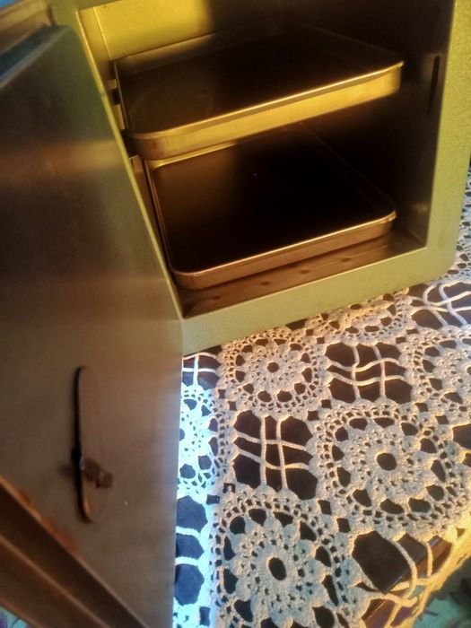 Продам электро духовку новую