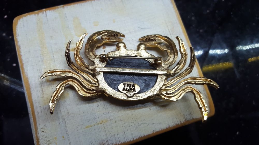 Brosa Gazami Crab by tria alfa (iulia albu)