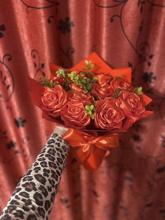 Buchet trandafiri satin