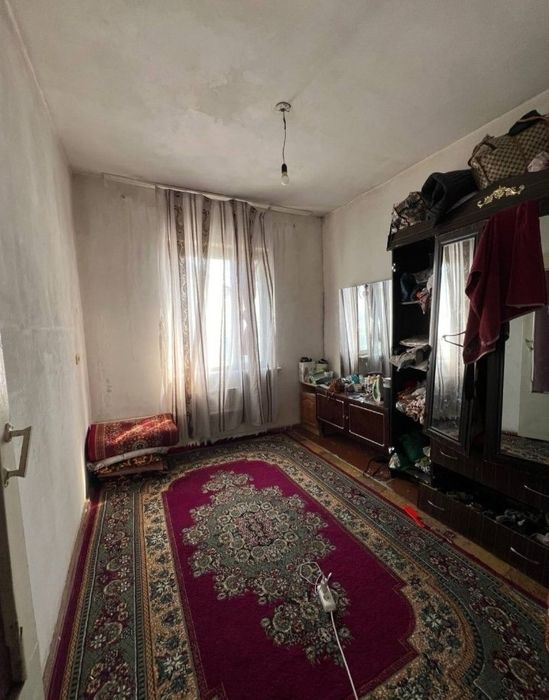 4-xonali kvartira sotiladi srochniy $41.000 super bam