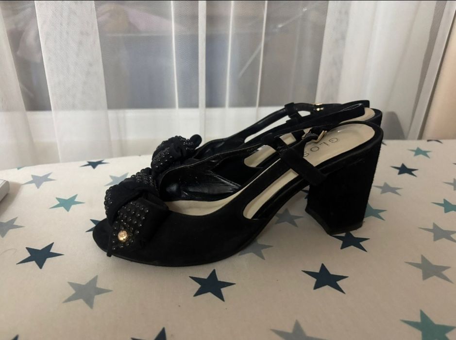 Продам босоножки