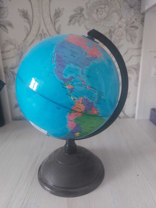 Школьный глобус продаётся