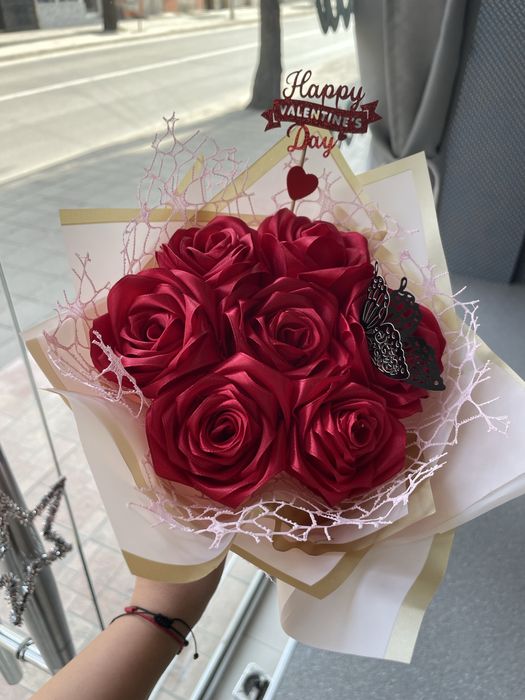 Букет от сатенени рози