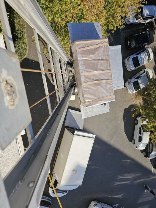 Transport mutari debarasari manipulare obiecte grele duba cu lift