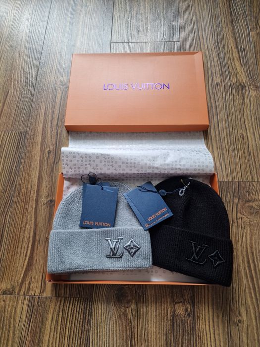 Страхотни зимни шапки LV в кутии 2 бр
