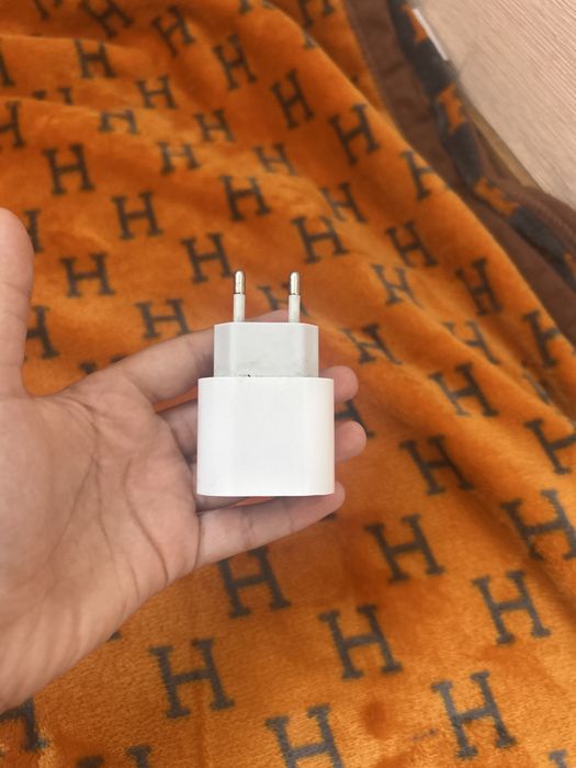 Продам блок для айфона оригинал