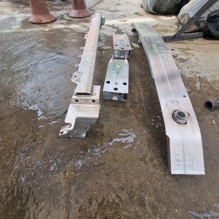 Mercedes Benz A 177 2020 греда предна броня долна и средна