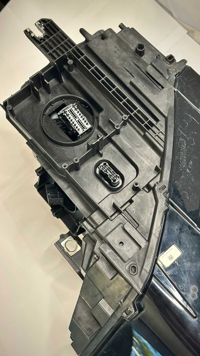 Far LED Audi Q3 Complet - 8U0941034 - in stare foarte buna