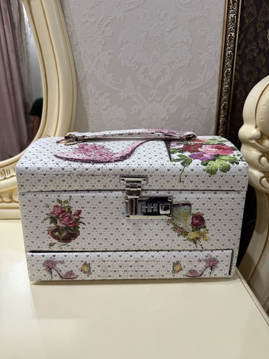 Сундук доя украшений