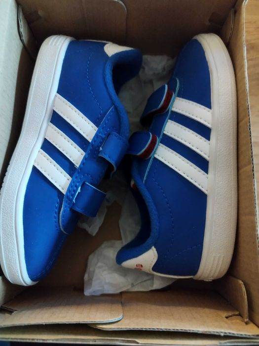 Нови маратонки Адидас, ном.24, 30 лв.