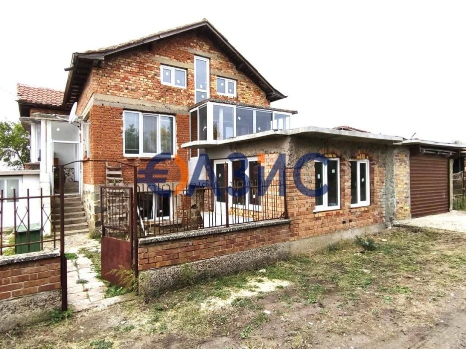 Готова за нанасяне къща с просторен парцел в с. Винарско, България,