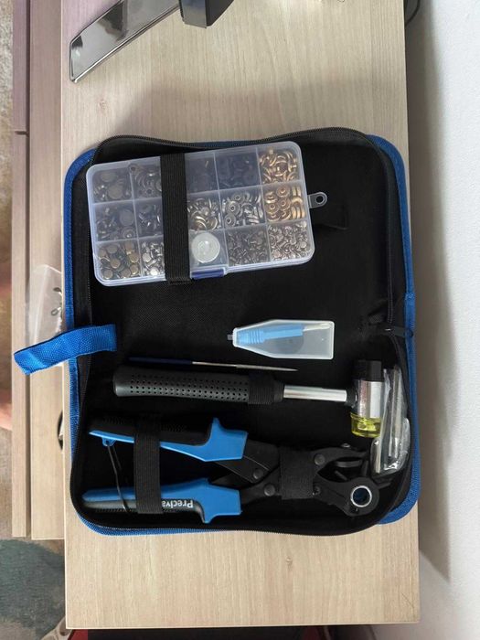 Kit marochinărie Perciva – clește capsator, capse și nituri piele, nou