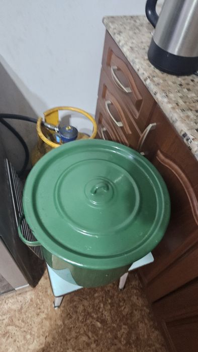 Продам бак, баки, кастрюлю, ведра, емкости.