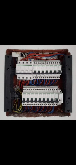 Electrician calificat cu experienta.