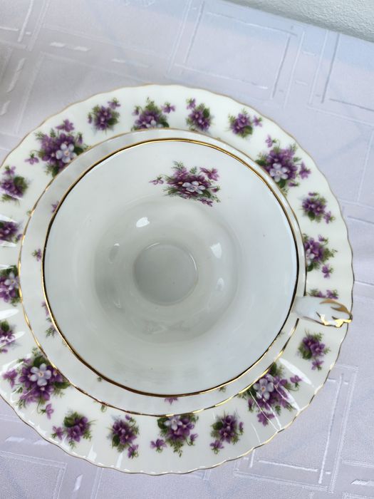 Royal Albert Sweet Violets (сладки теменужки)