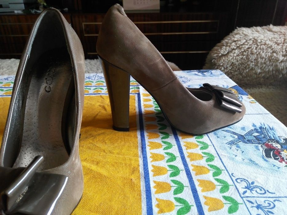 Продавам обувки с висок ток