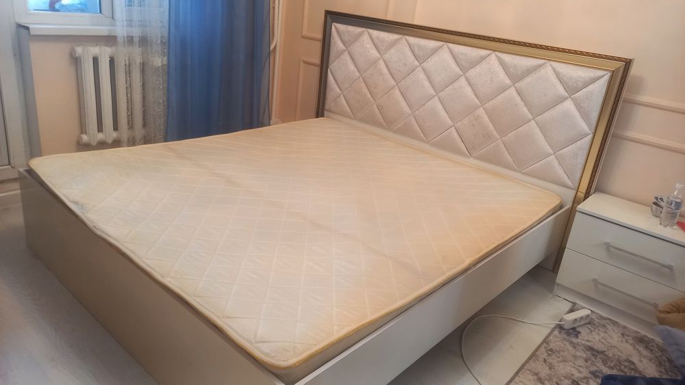 Спальный кровать