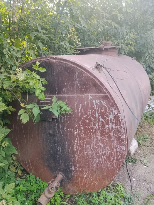 Продам  ёмкость  цена 200000тг есть торг