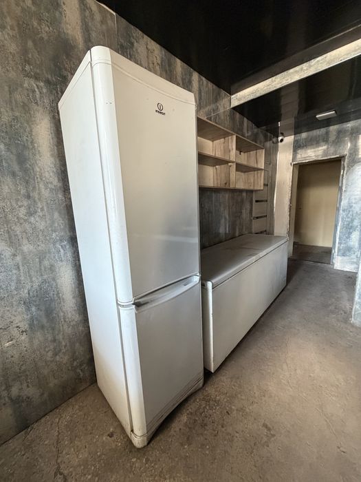 Muzlatkich va katta muzlatgich sotiladi