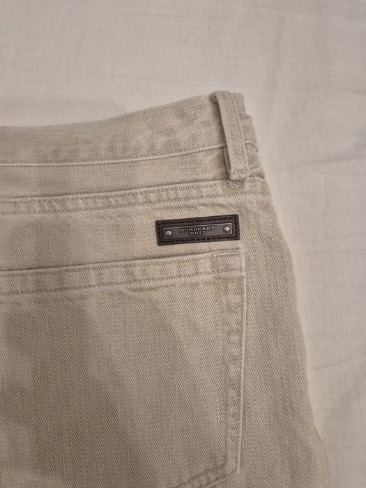 Blugi Burberry Brit de dama, culoare bej, marime 30R, in stare buna
